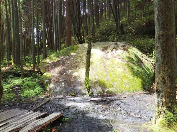 一刀石 「鬼滅の刃」で聖地化